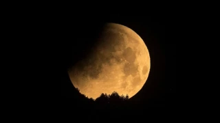 ماه گرفتگی در ایران / خواندن نماز آیات