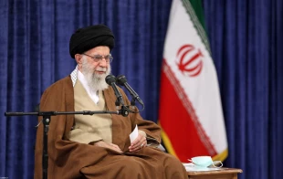 رهبر انقلاب در دیدار دست‌اندرکاران برگزاری کنگره بین‌المللی علامه طباطبایی تاکید کردند:

پایگاه فکری مستحکم با آرایش تهاجمی، نیاز امروز 3