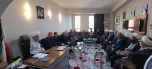 دیدار جمعی از کارگزاران و خادمان فرهنگی قمی با مسئول نمایندگی بعثه مقام معظم  رهبری در عراق 3