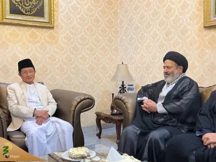 لقاء إمام مسجد الاستقلال الإندونیسی مع ممثل الولی الفقیه فی شوون الحج و الزیارة 2