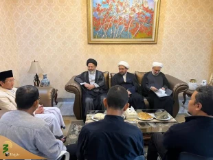 لقاء إمام مسجد الاستقلال الإندونیسی مع ممثل الولی الفقیه فی شوون الحج و الزیارة 2