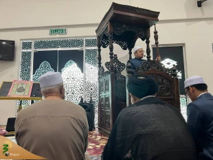 بازدید نماینده ولی فقیه درامور حج و زیارت از بنیاد نشر قرآن «رستو» درمالزی 11