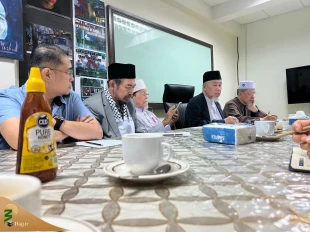 جری التشاور بشأن عقد قمة عالمیة لدعم فلسطین خلال لقاء رئیس الحجاج الإیرانیین و رئیس منظمة مابیم المالیزیة 2