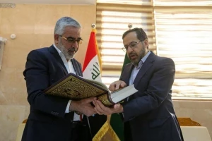 اهدای «مصحف مشهد رضوی» به تولیت آستان علوی 