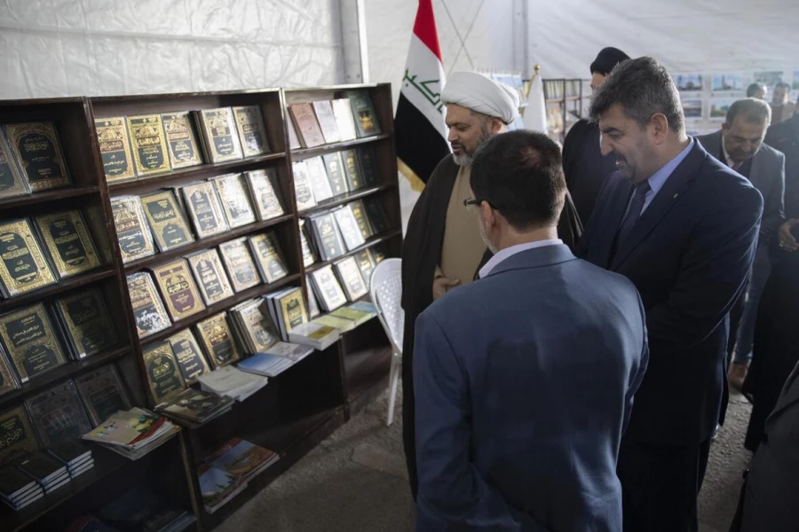 نمایش ۴۵۰ اثر مذهبی آستان عباسی در نمایشگاه کتاب واسط 2