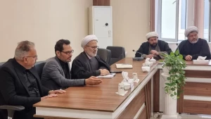 نشست رئیس کمیته فرهنگی وآموزشی اربعین با جمعی از شخصیت های فرهنگی بصره