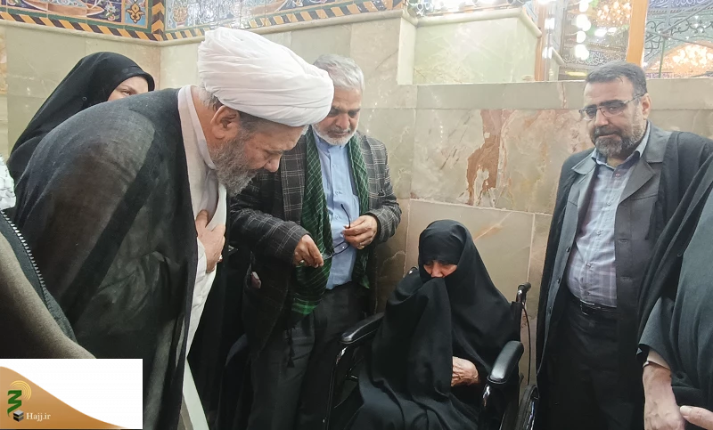 دیدار مسئول دفتر نمایندگی بعثه مقام معظم رهبری در عراق با مادر 4 شهید کرمانی در کربلای معلی 2