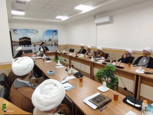 در نشست هم‌افزایی نمایندگان بیوت مراجع تقلید مطرح شد؛

وجوب یا عدم وجوب ترتیب اعمال روز عید قربان و حکم خروج از منا در شب دوازدهم 5