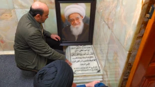 حضور زائرین حرم مطهر حسینی بر مزار آیت الله صافی گلپایگانی 7