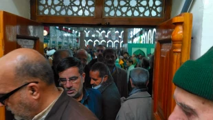 حضور زائرین حرم مطهر حسینی بر مزار آیت الله صافی گلپایگانی 9