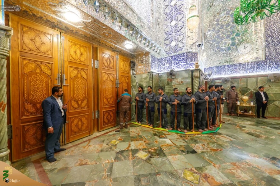 شست‌وشو و غبارروبی حرم مطهر امیر مؤمنان (ع)+عکس 3