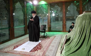 حضور رهبر معظم انقلاب در مرقد مطهر امام خمینی(ره) و گلزار شهیدان 3