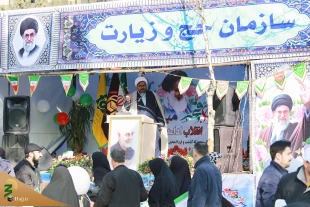 استقبال مردم از غرفه فرهنگی مجموعه حج و زیارت در راهپیمایی یوم الله 22 بهمن 8