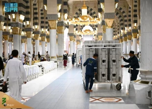 توزیع آب زمزم در مسجدالنبی(ص) 2