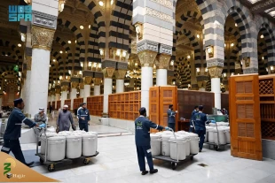 توزیع آب زمزم در مسجدالنبی(ص) 2