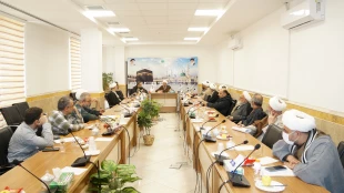 نشست علمی نقد کتاب «خدمات علمای امامیه در حج و حرمین شریفین از دوره صفویه تا انقلاب اسلامی» برگزار گردید. 3