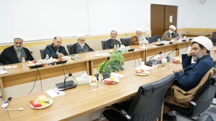 نشست علمی نقد کتاب «خدمات علمای امامیه در حج و حرمین شریفین از دوره صفویه تا انقلاب اسلامی» برگزار گردید. 5
