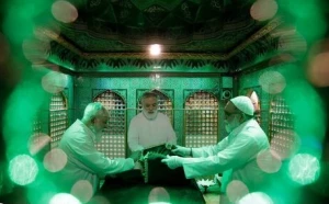 در آستانه ماه مبارک رمضان؛

مضجع مطهر حضرت امام رضا(ع) غبارروبی شد