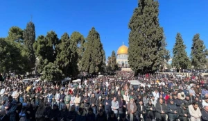 حضور ۸۰ هزار فلسطینی در مسجد الاقصی در نخستین نماز جمعه ماه رمضان