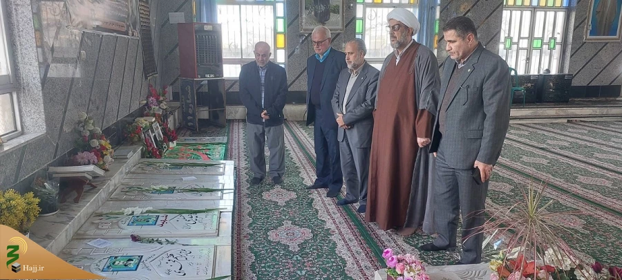 ادای احترام و قرائت فاتحه بر مزار شهدا به مناسبت روز شهید منا درشهرستان لنگرود  2