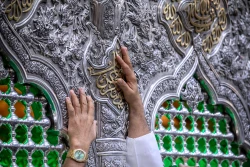 مراسم تحویل سال 1403 در حرم مطهر حضرت امام حسین علیه السّلام 10