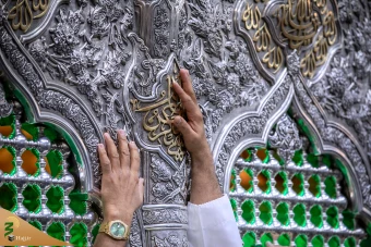 مراسم تحویل سال 1403 در حرم مطهر حضرت امام حسین علیه السّلام 10