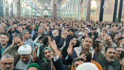 مراسم ویژه تحویل سال نو در حرم امام حسین(ع) برگزار شد+ فیلم 2
