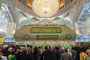 گل آرایی حرم امیر مؤمنان (ع) در آستانه میلاد امام حسن مجتبی(ع)