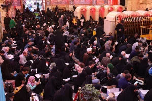 نیایش زائران ایرانی کربلا در شب بیست و یکم رمضان در خیمه گاه حسینی+ فیلم