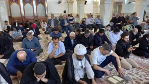 دعای ندبه زائران ایرانی نجف در آخرین جمعه ماه مبارک رمضان