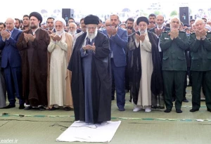 در مصلای امام خمینی تهران؛

نماز عید فطر به امامت رهبر انقلاب اسلامی اقامه شد