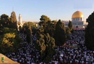 هزاران فلسطینی نماز عید فطر را در مسجد الاقصی اقامه کردند