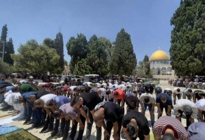 حدود ۳۰ هزار فلسطینی در مسجدالاقصی نماز جمعه اقامه کردند