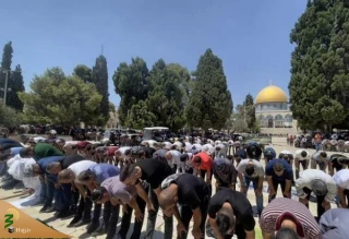 حدود ۳۰ هزار فلسطینی در مسجدالاقصی نماز جمعه اقامه کردند