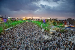 اقامه نماز عید سعید فطر در کربلای معلی 2