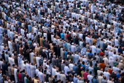 اقامه نماز عید سعید فطر در کربلای معلی 24