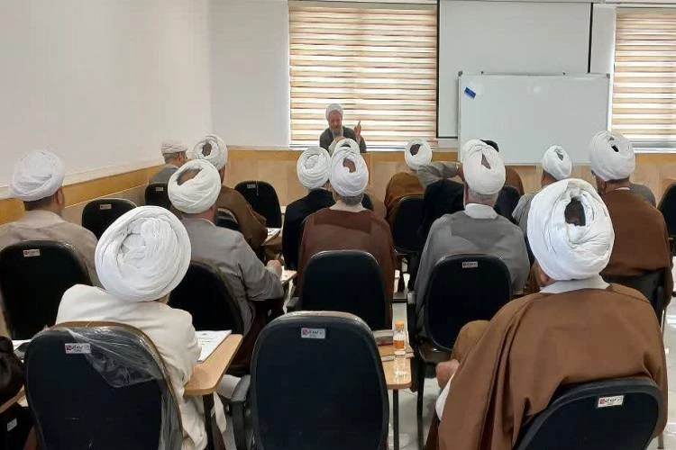 در شهر مقدس قم؛

گردهمایی توجیهی آموزشی رابطین فرهنگی عتبات عالیات برگزار شد 2