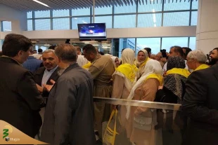 غادرت أول قافلة من المعتمرین الإیرانیین البلاد إلى مهبط الوحی 2