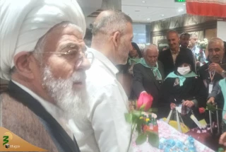 استقبال نماینده بعثه از زائران عمره درمدینه