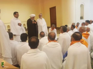 Iranian Umrah pilgrims wear Ihram 2