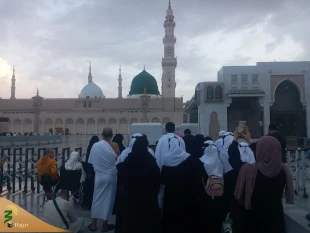 تصاویری از حضور زائران در صبحگاهی ابری در مدینه النبی 2