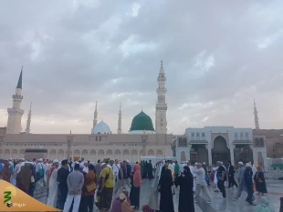 تصاویری از حضور زائران در صبحگاهی ابری در مدینه النبی 8