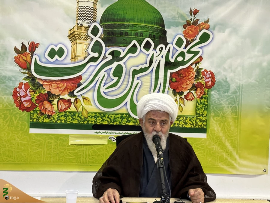بعثه رهبری در مدینه برگزار کرد:
سوگواری در شب شهادت امام صادق(ع) در مدینه منوره 2