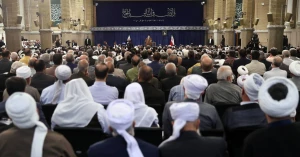 رهبر انقلاب در دیدار مسئولان و کارگزاران حج و جمعی از زائران بیت‌الله‌الحرام تاکید کردند:

حج امسال حج برائت از دشمن جنایتکار صهیونیستی و حامیانش+فیلم
