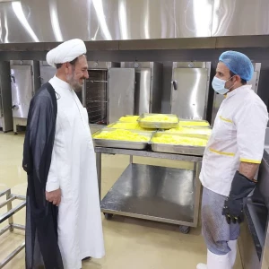 طبخ  نزدیک به شصت هزار پرس غذا برای عمره گزاران+ گزارش عکس  