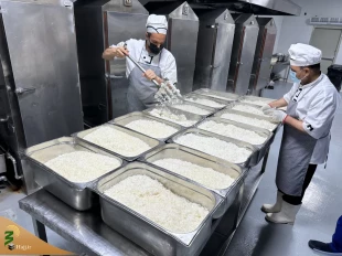 طبخ  نزدیک به شصت هزار پرس غذا برای عمره گزاران    4