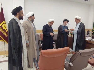 دیدار مسئول دفتر نمایندگی بعثه قم با خانواده مرحوم موسویان