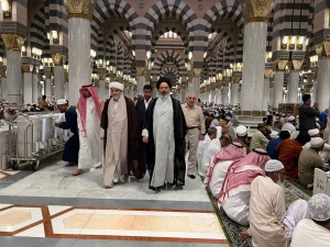 اقامه نماز ظهر سرپرست حجاج ایرانی در مسجدالنبی
