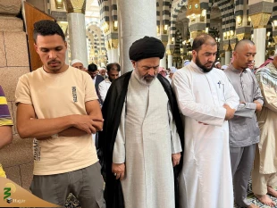 اقامه نماز ظهر سرپرست حجاج ایرانی در مسجدالنبی 4