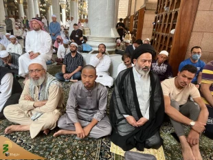 اقامه نماز ظهر سرپرست حجاج ایرانی در مسجدالنبی 3